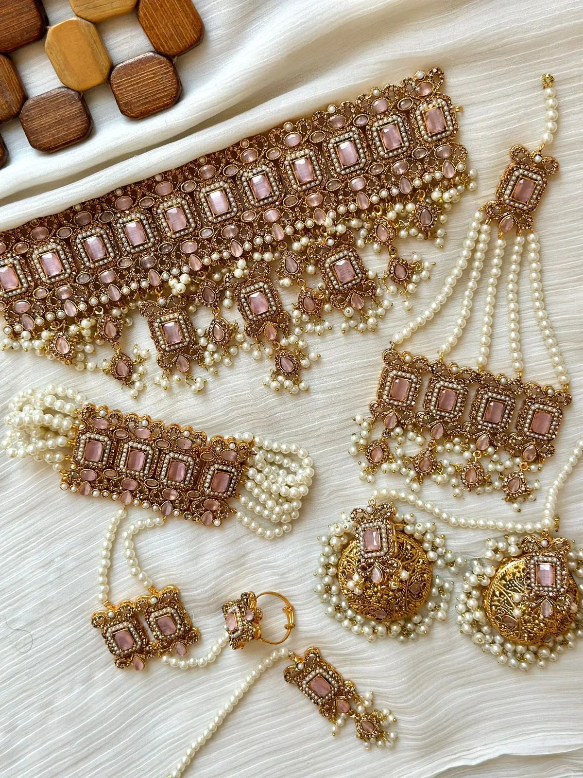 Premium Quality Kundan 6 pcs Bridal set with jhumkaz jhomer Tika & Anja -1949-G - Image 3