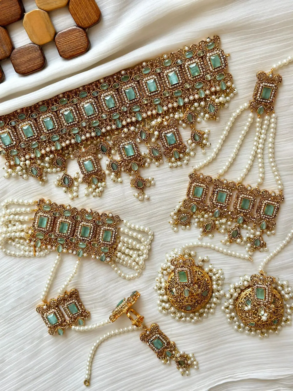 Premium Quality Kundan 6 pcs Bridal set with jhumkaz jhomer Tika & Anja -1949-G - Image 6